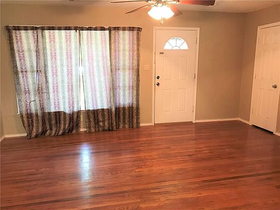 5th image of 3121 Meadow Oaks Dr
