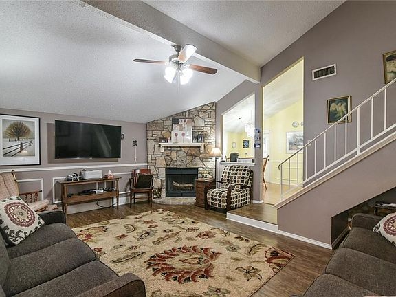 3rd image of 917 Canary Ln