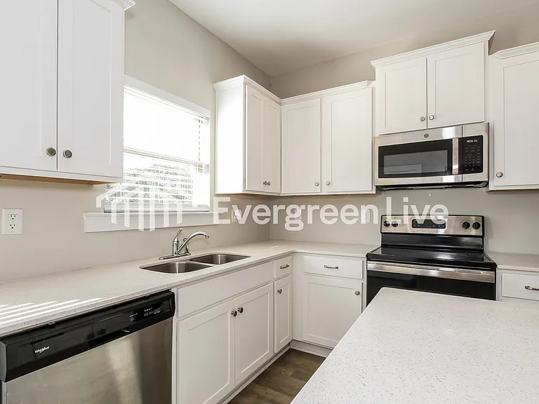 15670 Capstone Dr — Photo 6