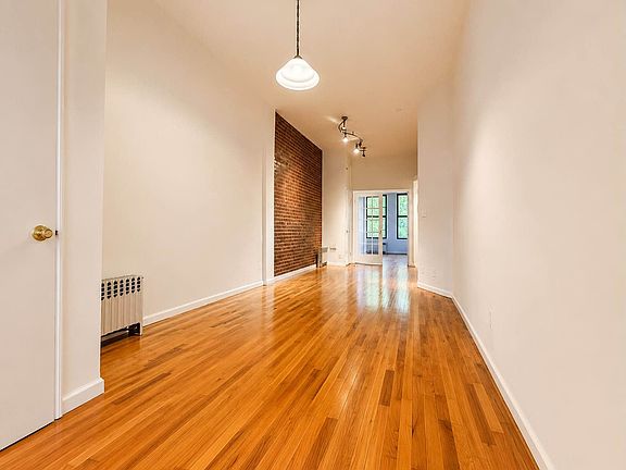5th image of 985 Bedford Ave #2