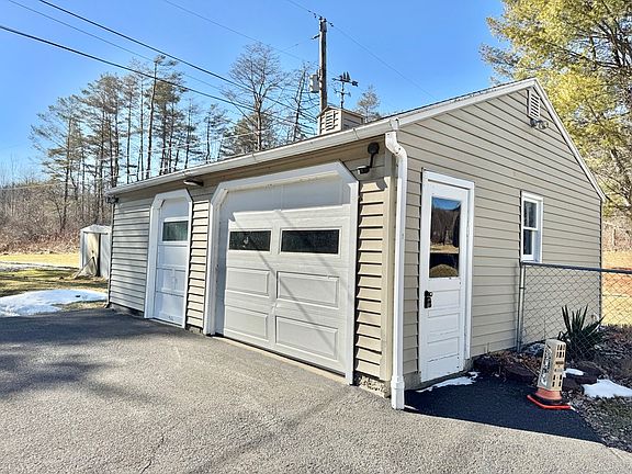 3rd image of 4959 Monkey Run Rd