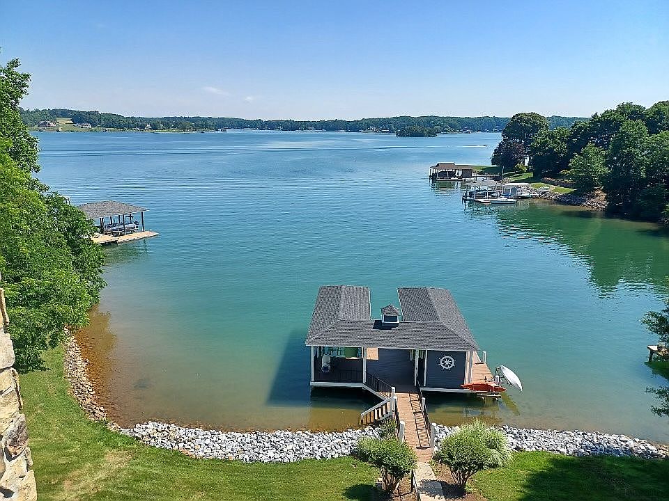 1st image of 94 Pine Bay Dr