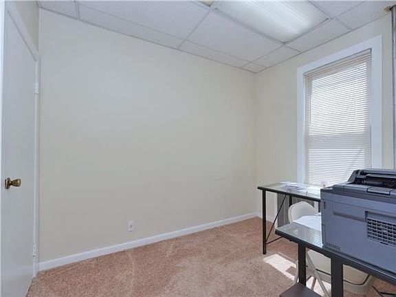 5th image of 1749 Victory Blvd #B