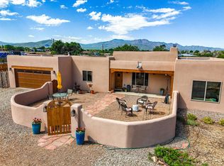 35 Medina Ln, Taos, NM 87571
