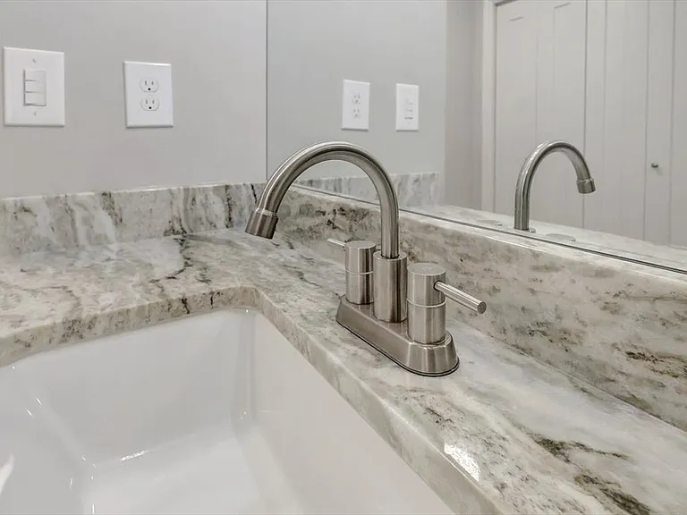 8102 Gladys Ln — Photo 12
