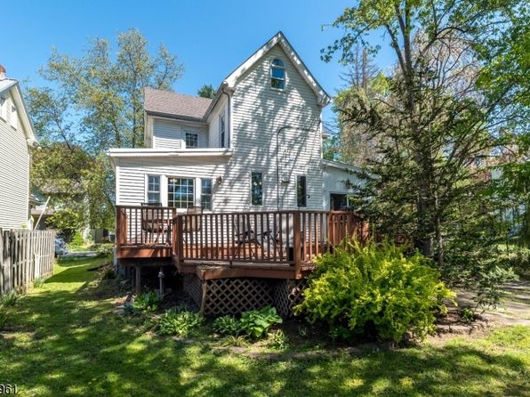8 6Th St, Frenchtown Boro, NJ 08825