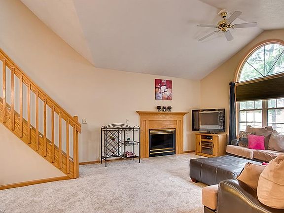 4th image of 362 Greenbriar Dr