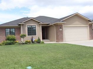 904 Ragan Rd, Dodge City, KS 67801