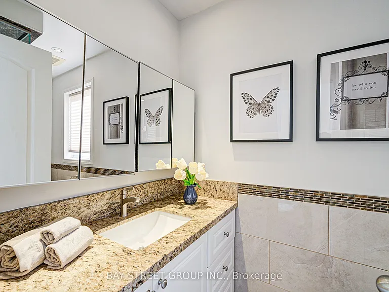 43 Tower Bridge Cres — Photo 20