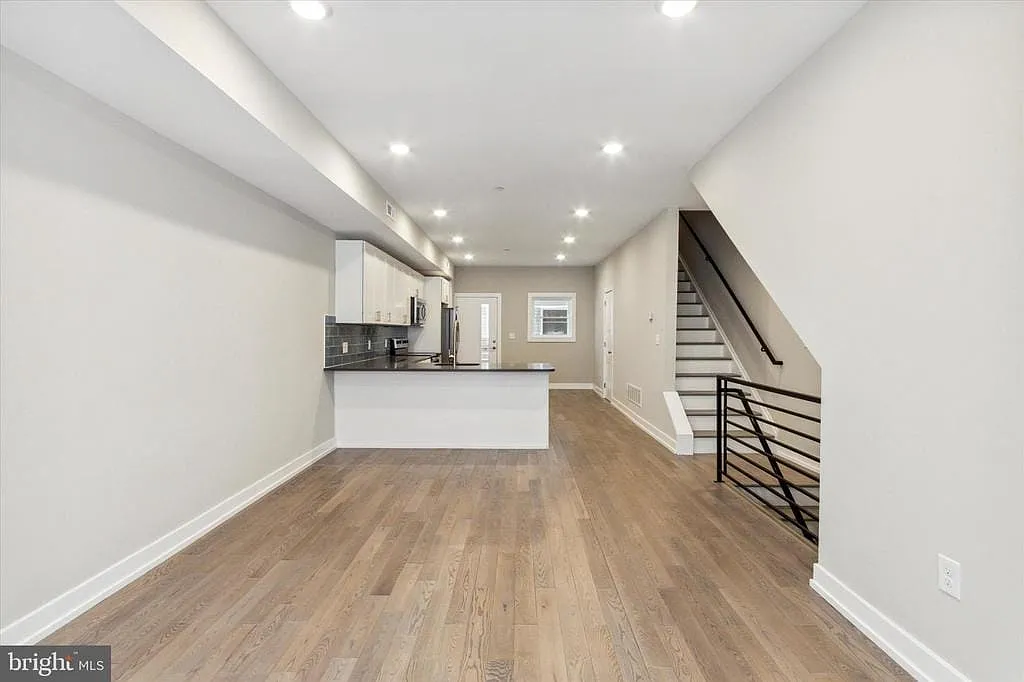 3 bed, 3.5 bath, 1578 sqft, $2,200 — Photo 3