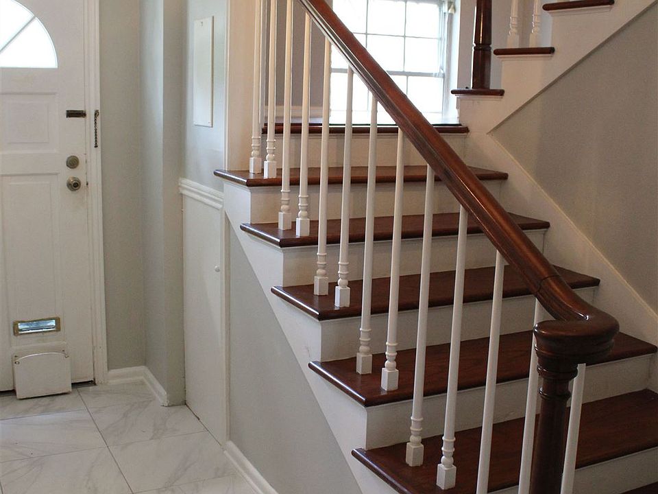 1st image of 331 E Rosewood Ave #10331785