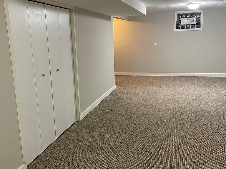 915 Hamlin St — Photo 17