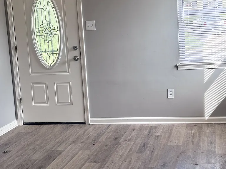 345 Washburn Dr — Photo 2