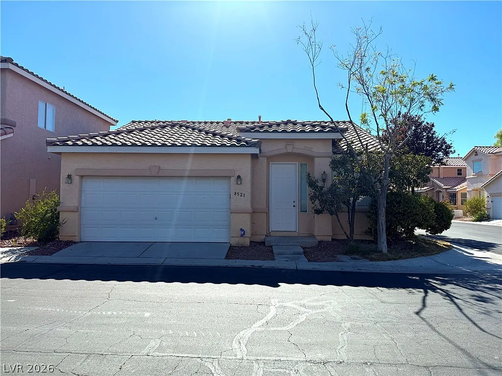 2 bed, 2.0 bath, 936 sqft, $1,698 — Photo 2