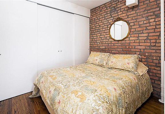 5th image of 336 E 6th St APT 5RE