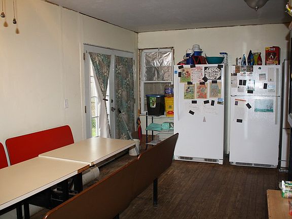 5th image of 713 E 39th St