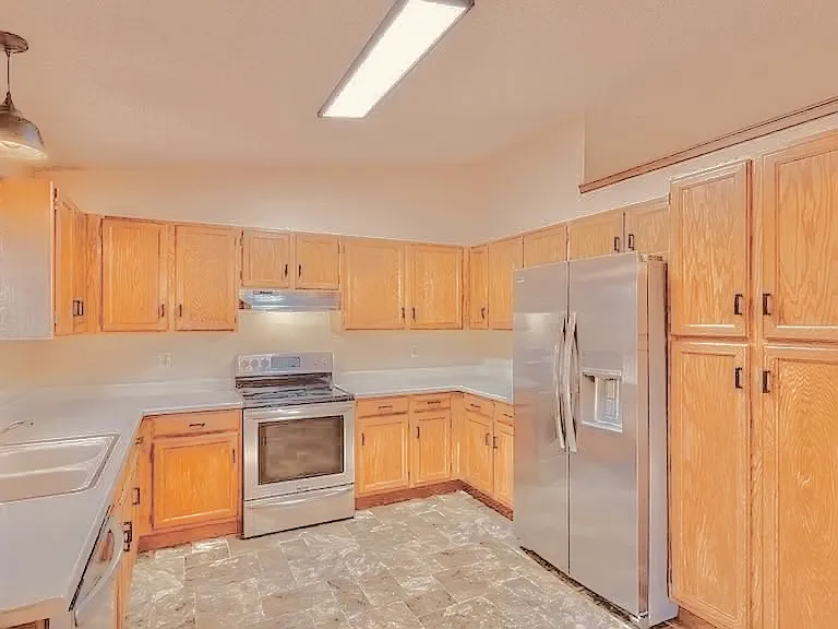 3 bed, 2.5 bath, 2138 sqft, $2,400 — Photo 3