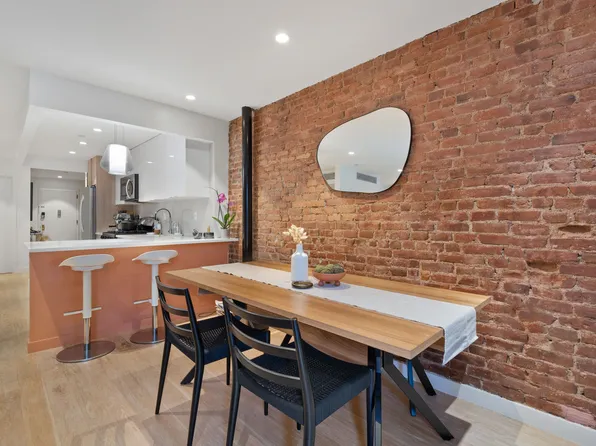 667 Putnam Avenue image 4 of 10