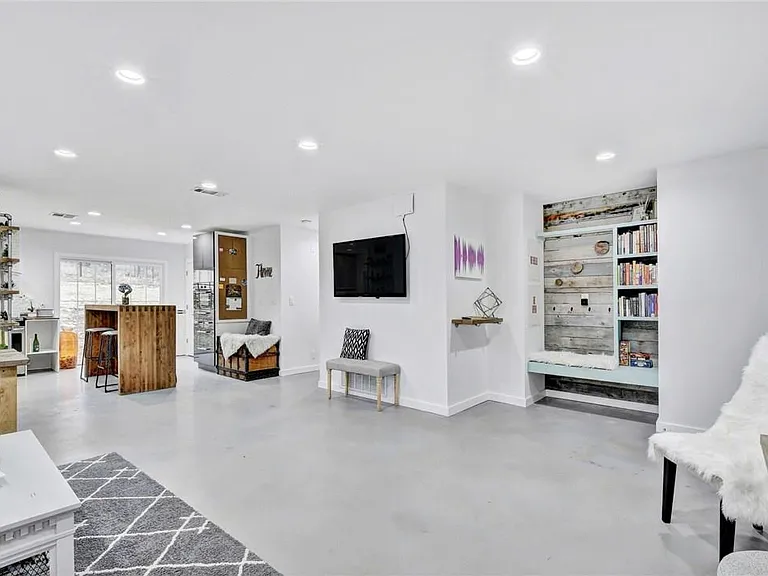 18410 Lake Terrace Dr — Photo 7