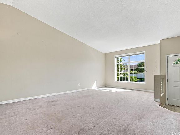 2nd image of 210 Beerling CRESCENT