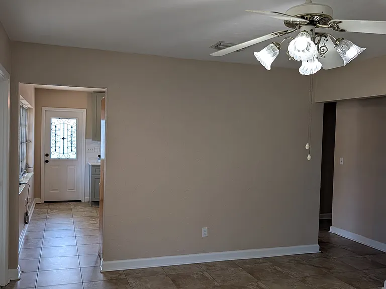 2516 W Kathleen St — Photo 6