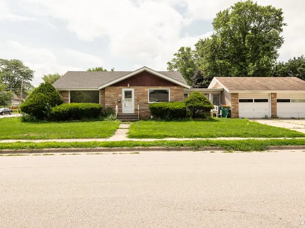 851 Washburn St, Elgin, IL 60123