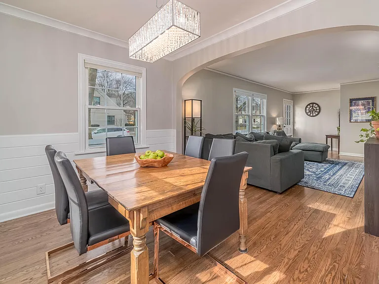 5170 N Bay Ridge Ave — Photo 5
