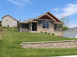 6208 Meadow View Dr, Saint Joseph, MO 64504