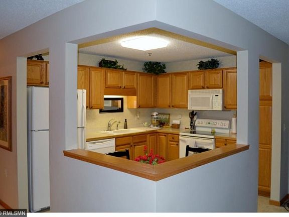 4th image of 15400 Chippendale Ave #105