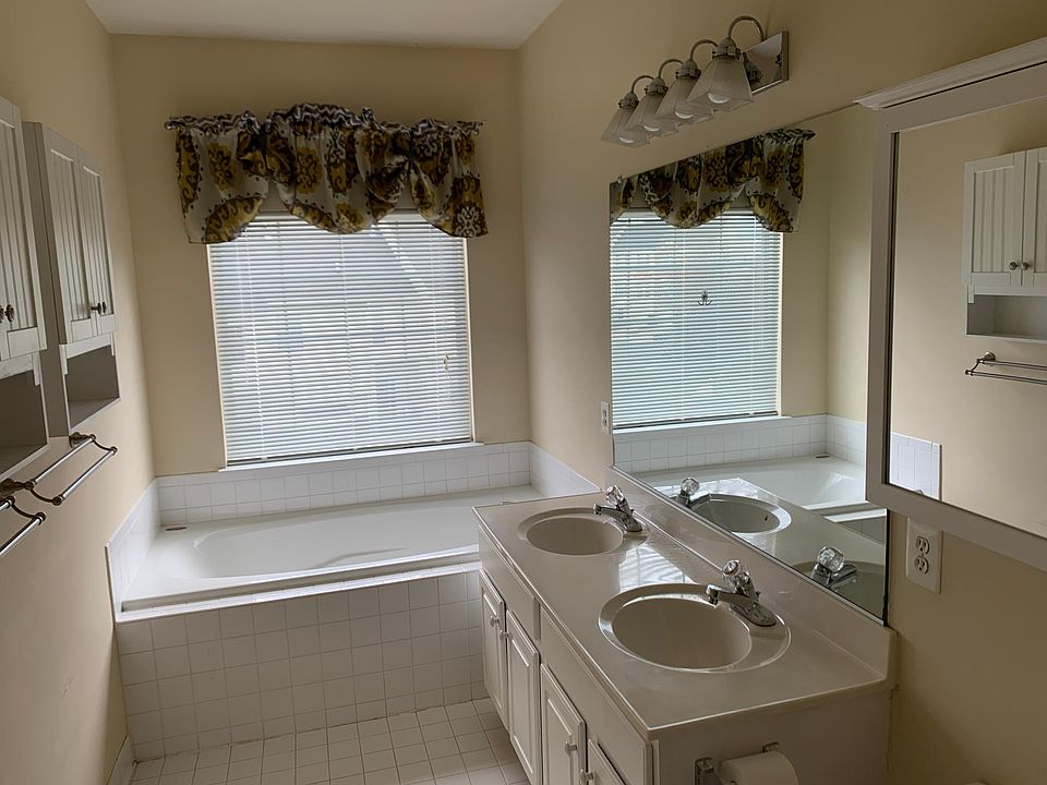 Master Bathroom. There is also a linen closet next to the shower, I'll get a pic of that posted soon.