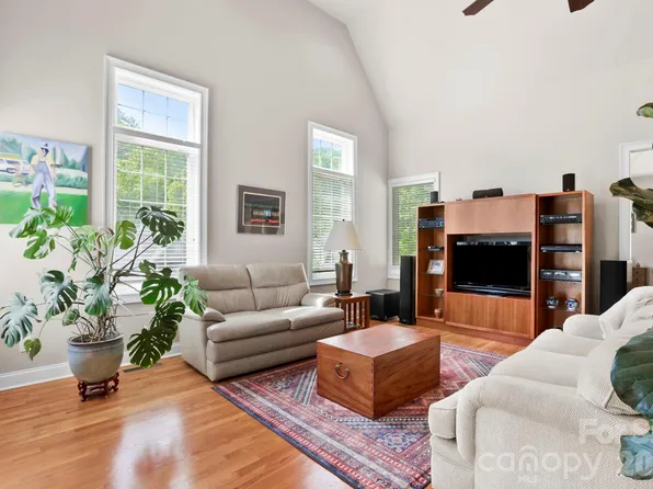 405 Mistletoe Trl, Hendersonville, NC 28791