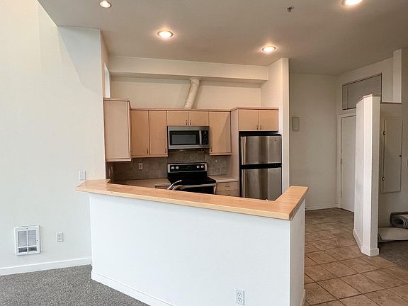 4th image of 521 7th Ave APT 405