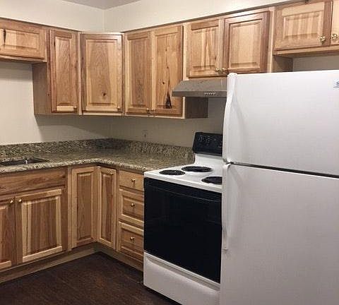 4th image of 2495 S Gaylord St #15