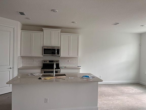 4th image of 36 Samantha Ct