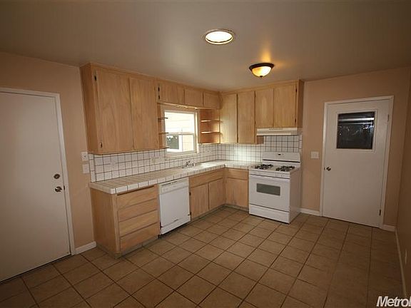 3rd image of 2077 W South Tuxedo Ave