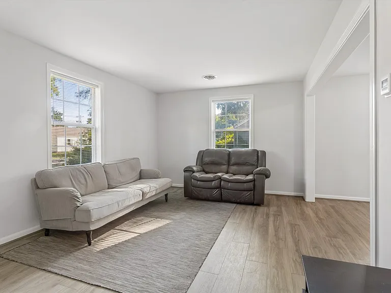 624 Sterling St — Photo 6