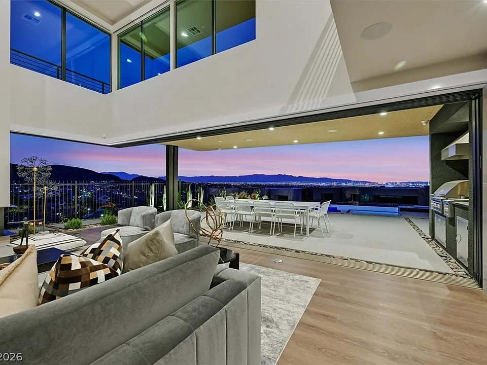 807 Magnum Cliff Ct