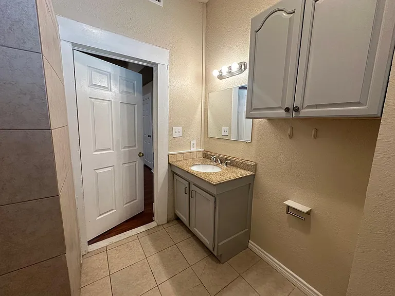 5208 E Side Ave #1 — Photo 9
