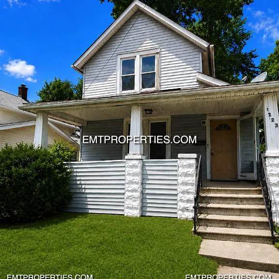 1220 W Erie Ave — Photo 1