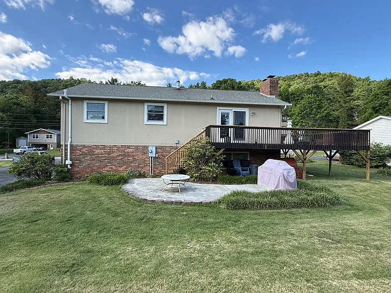 330 Paul Critcher Dr — Photo 4