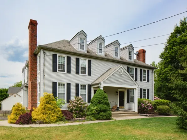 124 Leigh St, Clinton Town, NJ 08809