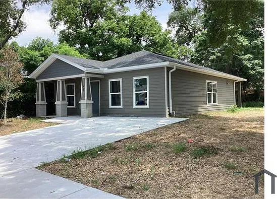 3 bed, 1279 sqft, $1,900 — Photo 1
