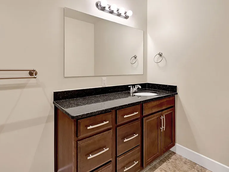 1203 W Holly St — Photo 29