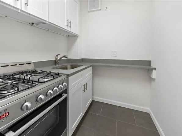 2630 Kingsbridge Terrace image 6 of 27