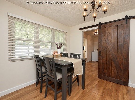11th image of 51 Quenwood Ln