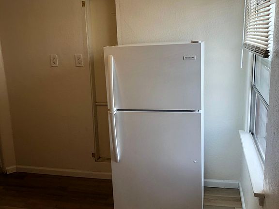 4th image of 1929 Bacon St #1
