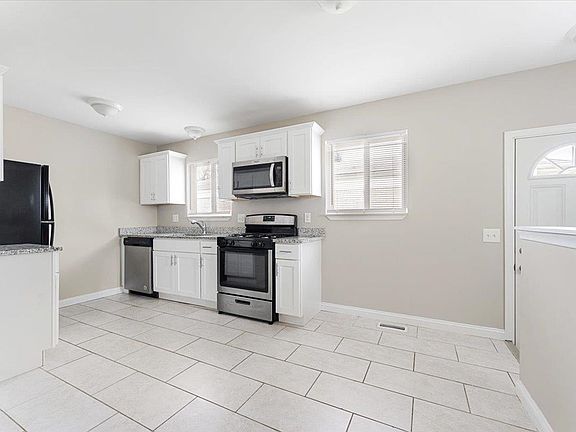 4th image of 23021 Almond Ave