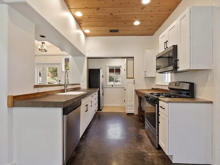 1612 The High Rd — Photo 11
