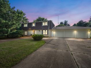 15181 Willow Run Dr, Dekalb, IL 60115