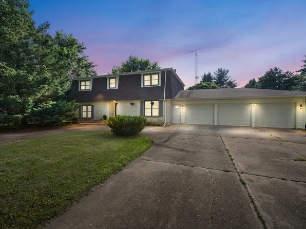 15181 Willow Run Dr, Dekalb, IL 60115